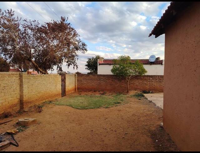 4 BEDROOM HOUSE FOR SALE IN LENASIA SOUTH